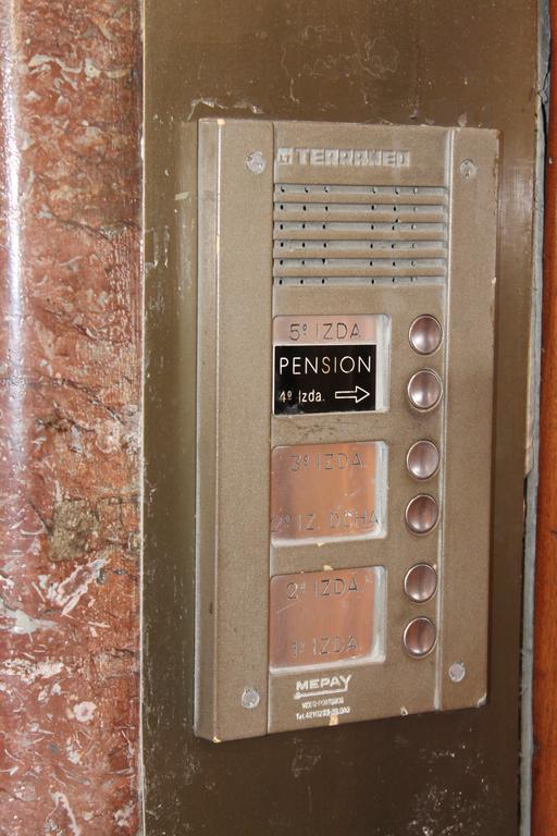 Pension Manoli Bilbao Ngoại thất bức ảnh